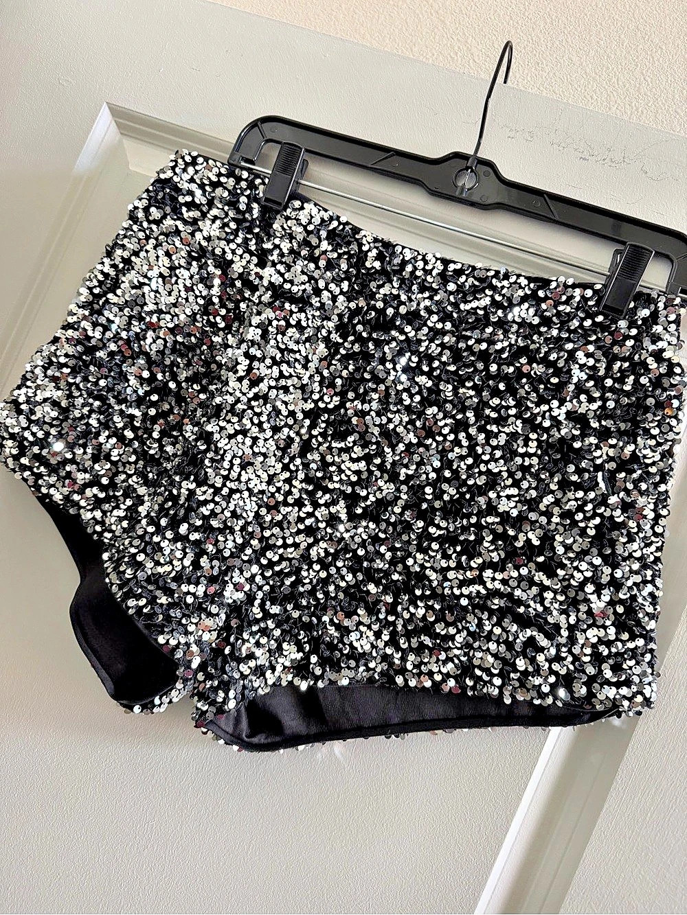 AKIRA Sequin Shorts in Black & Silver Size Medium Like New